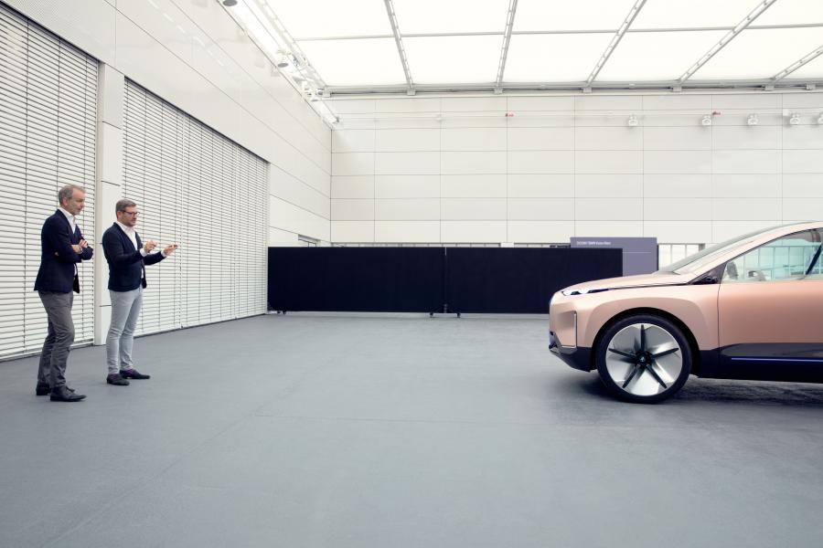 Детали создания BMW Vision iNEXT 2018 года  (фото 93 из 128)